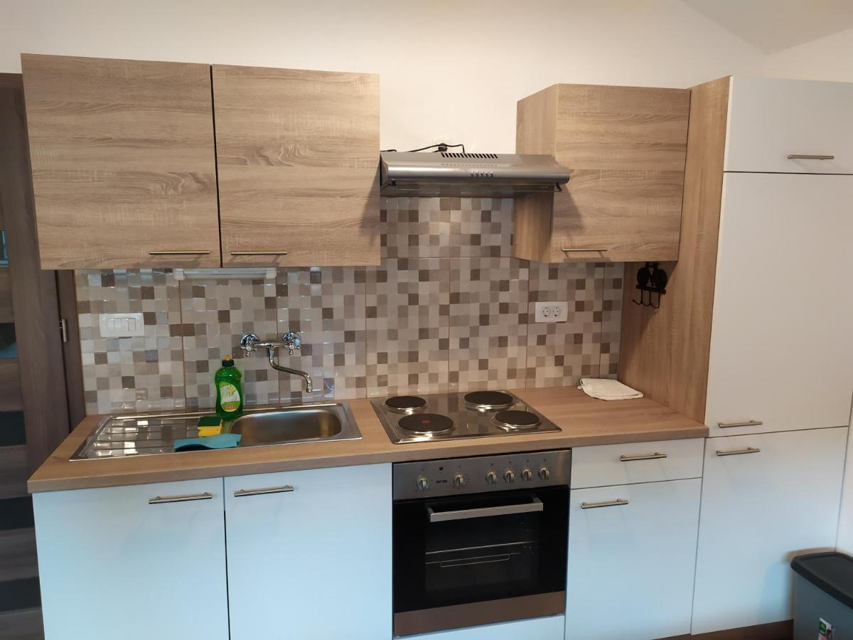 Gostilna Ulcar Hotel Ig Exterior foto