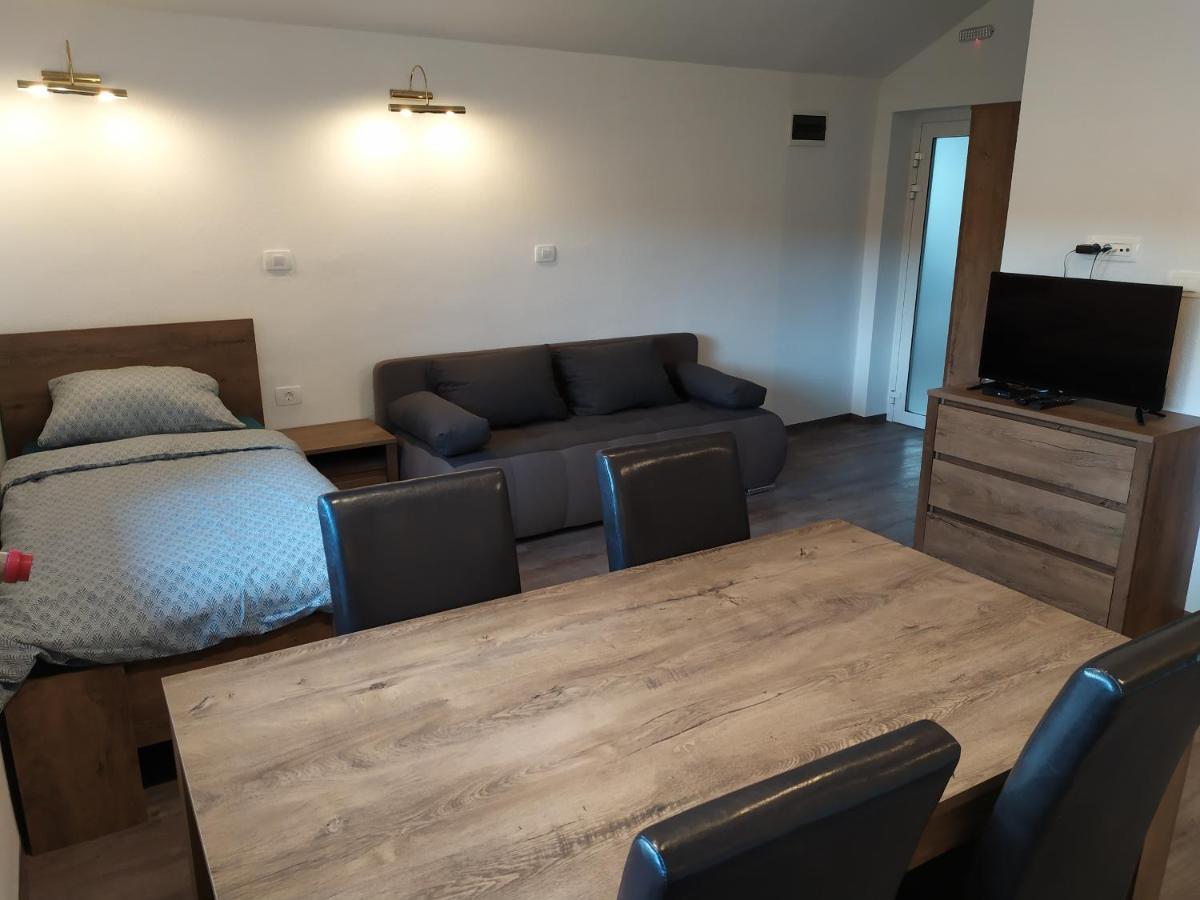 Gostilna Ulcar Hotel Ig Exterior foto