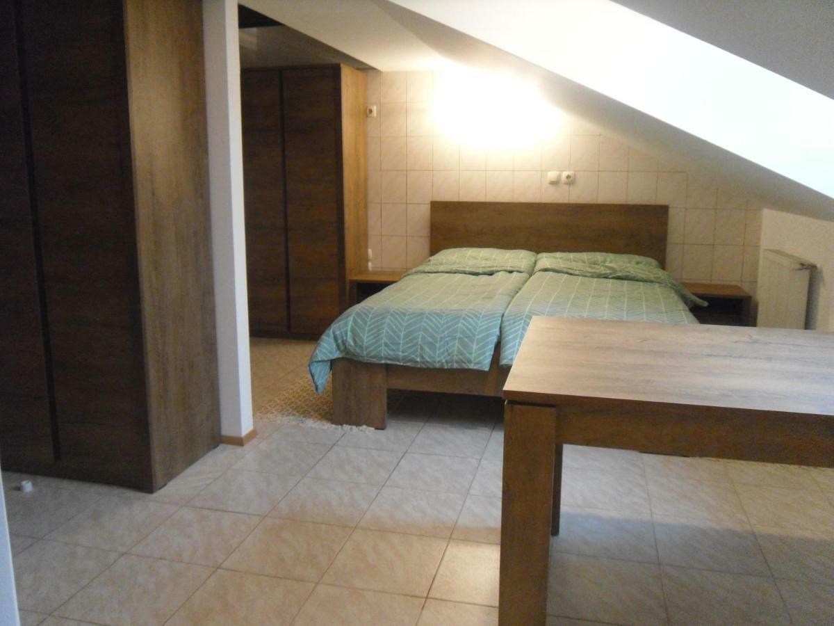 Gostilna Ulcar Hotel Ig Exterior foto