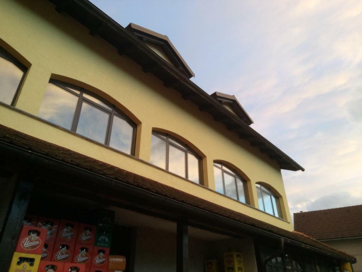 Gostilna Ulcar Hotel Ig Exterior foto