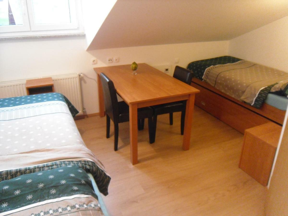 Gostilna Ulcar Hotel Ig Exterior foto